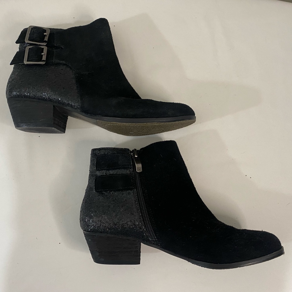 Vince Camuto Women's Size 7B/37 Madalline Black Glitter Suede Ankle Boot Buckle - Picture 11 of 11